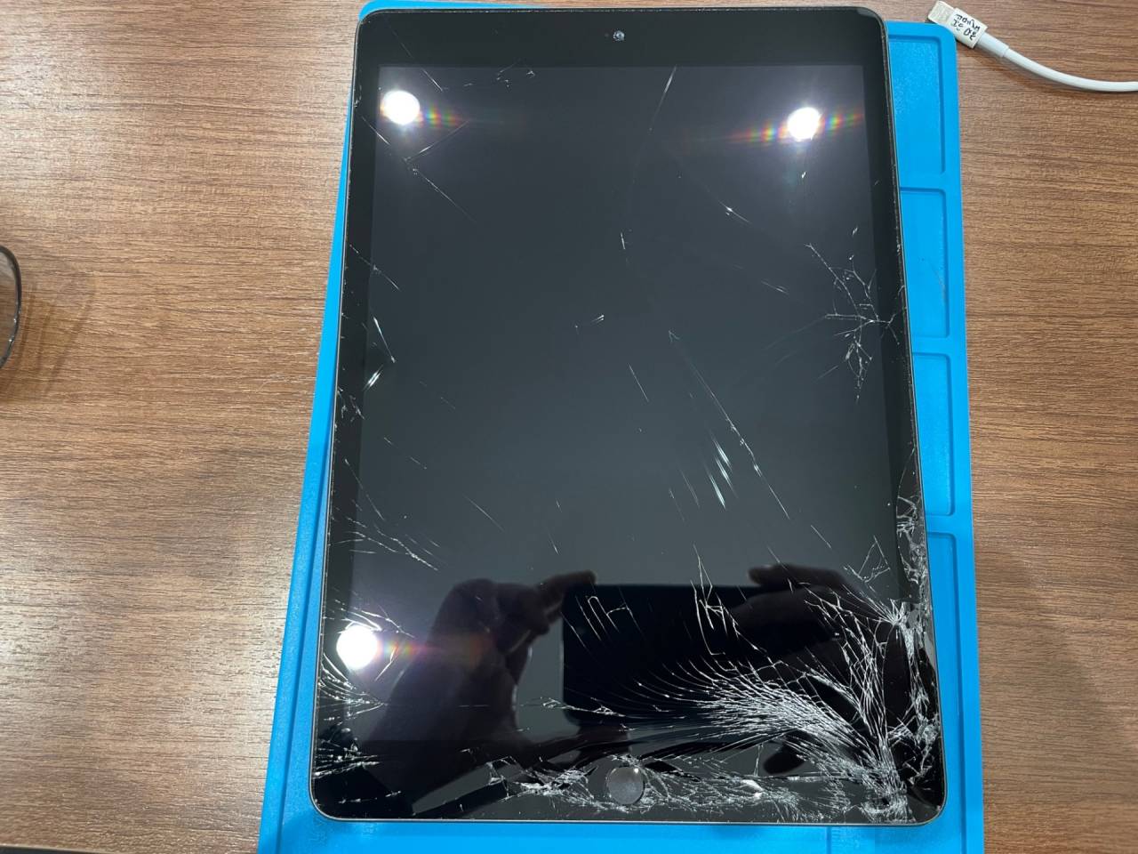 iPadの第9世代のガラス交換修理のお客様で大阪府豊中市庄内栄町3丁目からのご来店