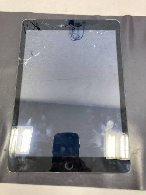 iPadの第7世代のガラス面の修理で兵庫県宝塚市川面付近からのご来店