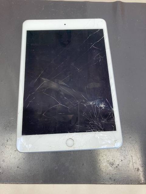 【iPad9のガラス割れ修理…即日修理希望！豊中市上野坂からのご来店！】