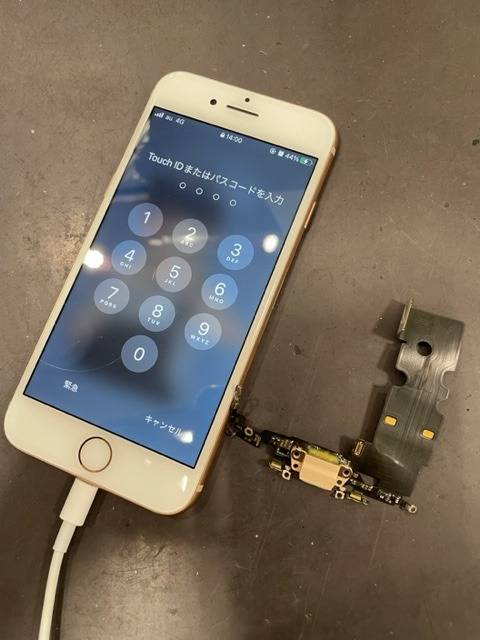 iPhone8ドックコネクター交換修理【全く充電出来ないんですけど・・・】大阪府豊中市刀根山付近よりご来店