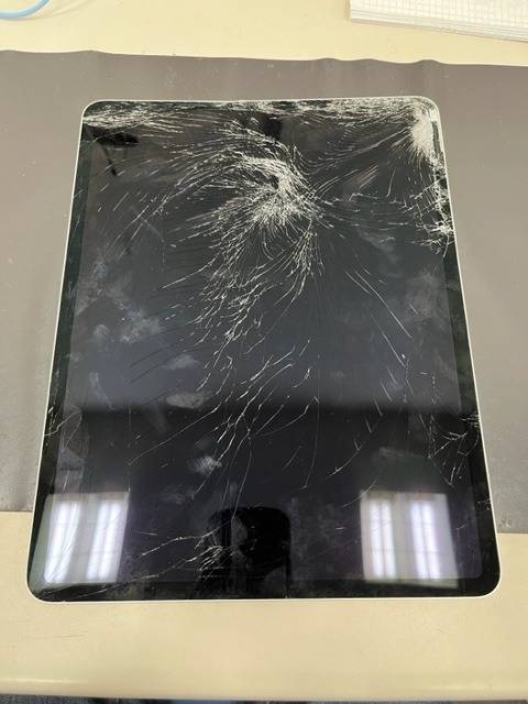 【豊中市南桜塚からのご来店！iPad Pro12.9第3世代の画面交換修理！】 