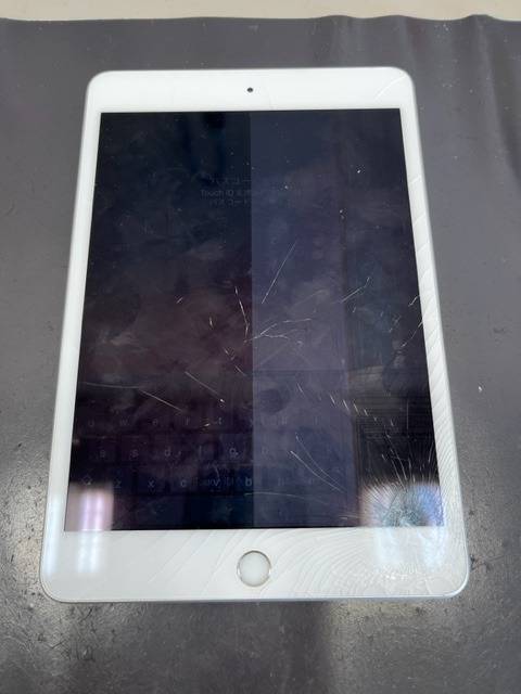 『豊中市西緑丘からのご来店！iPad mini5の液晶交換修理！』